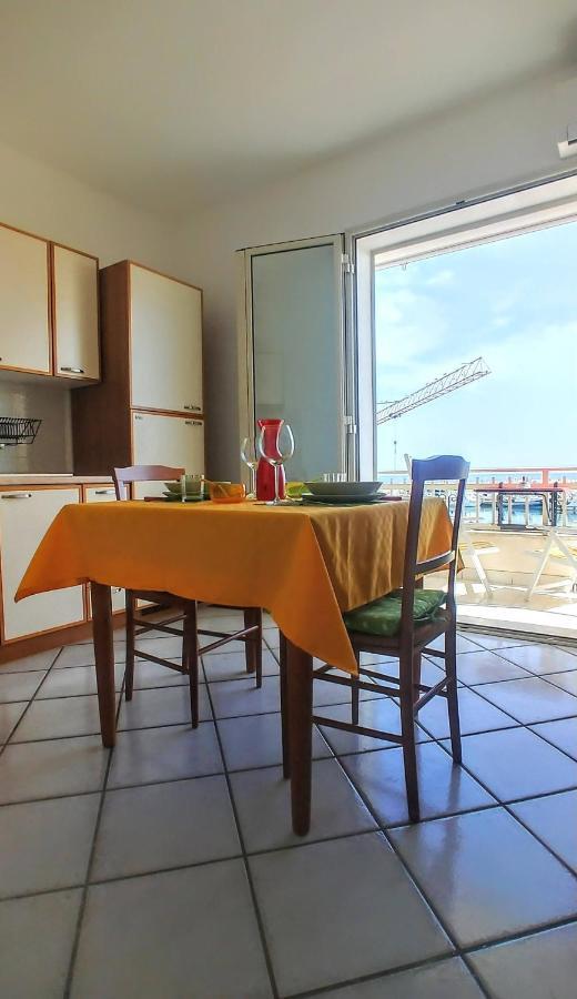 Casa Sunrise - Lovely Sea Front Apartment شاكا المظهر الخارجي الصورة